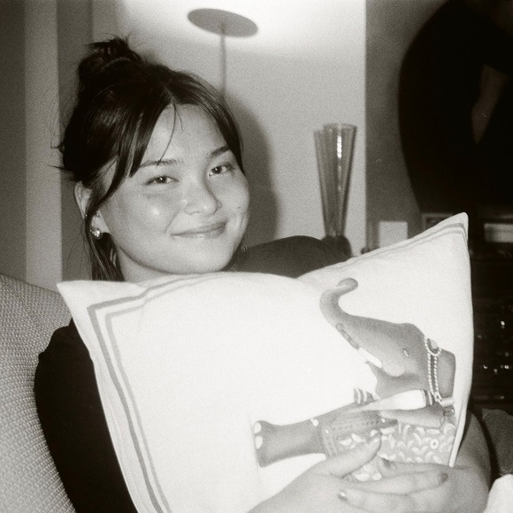 Meet your Posher, Alyssa - Picture 1 of 1